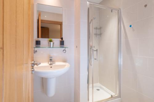 En-Suite Twin Bed 1 En-Suite Twin Bed 1